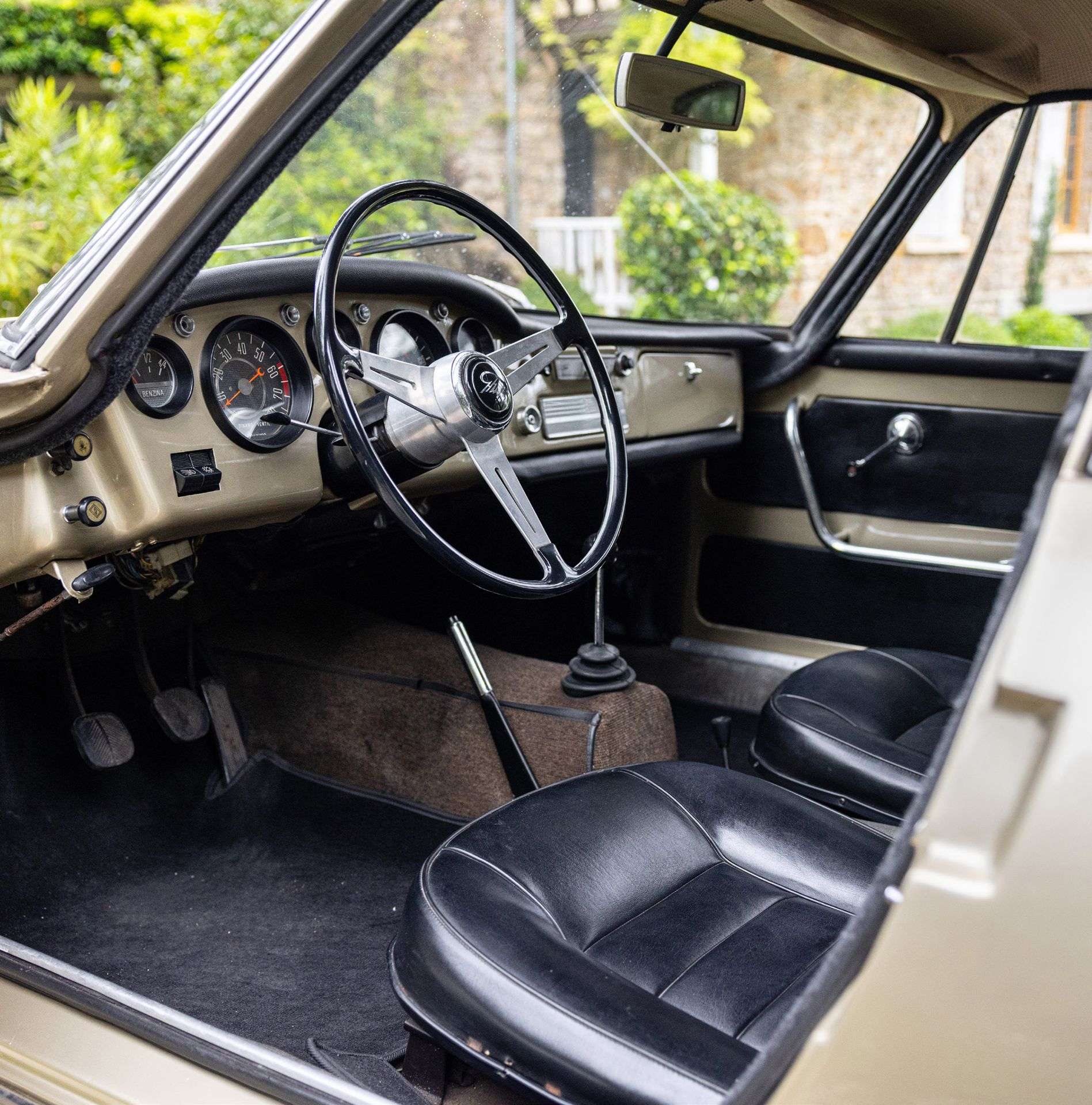 Ghia 1500 GT #0305371 - Photo 2